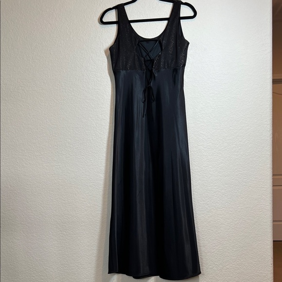 Disu Dresses & Skirts - Elegant Black Formal Dress with Lace-up Back
